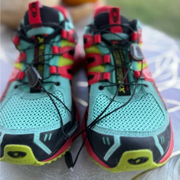Salomon Vibrant Green and Red Trail Shoes - Picture 5 of 12
